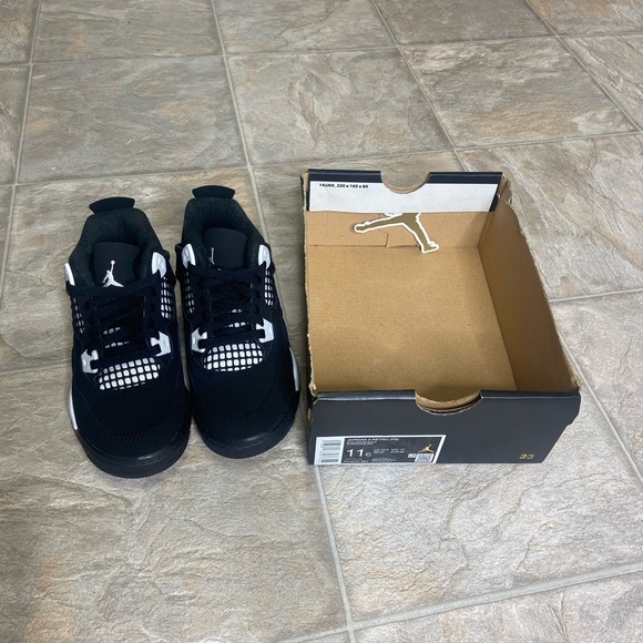 Air Jordan 4 Retro White Thunder PS Boys Shoe Size 11c Black FV4537-001 NWT